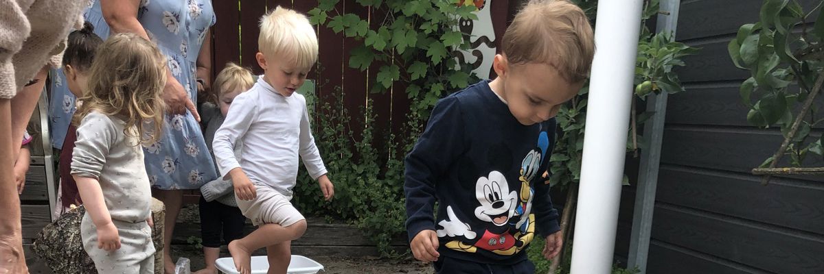 Sanseleg på Vuggestuen Grønnegades legeplads