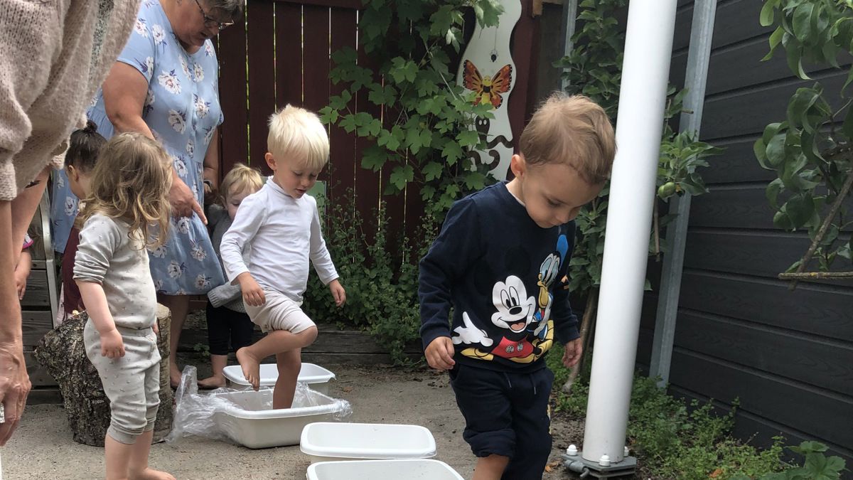 Sanseleg på Vuggestuen Grønnegades legeplads