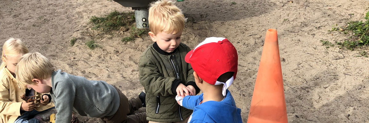 Vuggestuen Grønnegade på tur til Børnehaven Dragonvej